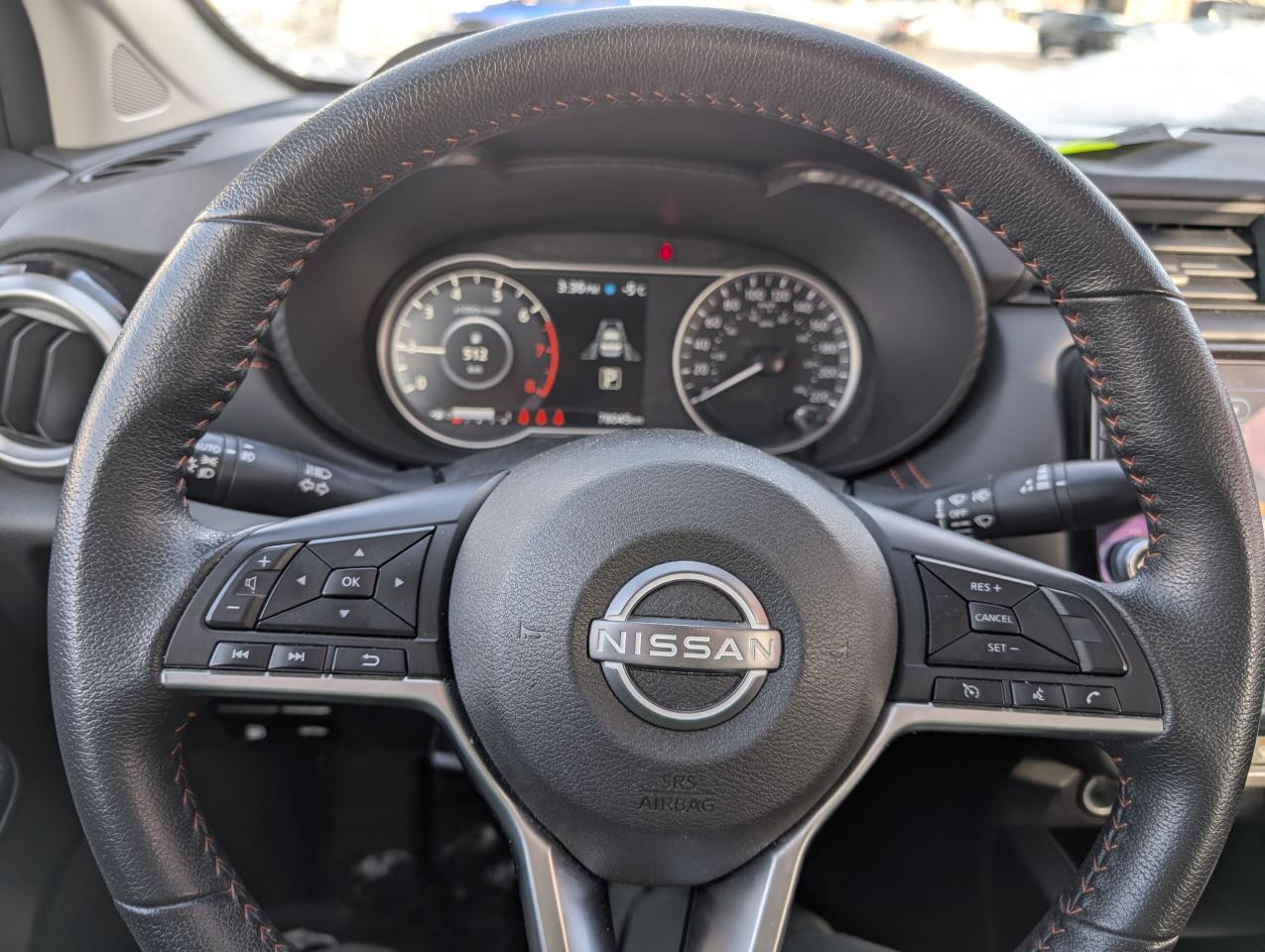 2023 Nissan Versa SR CVT Photo2