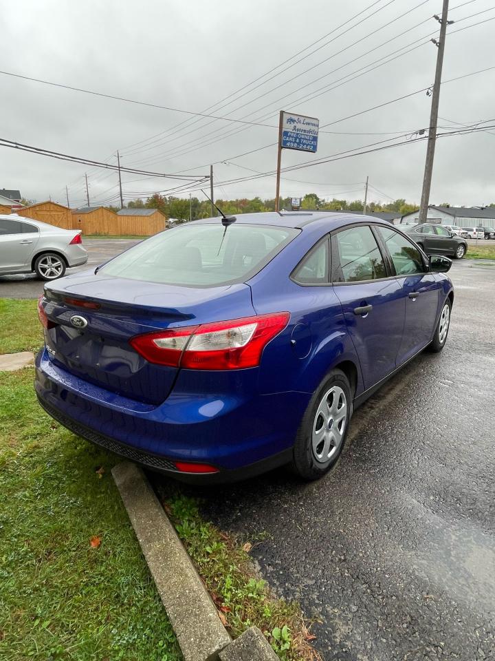 2012 Ford Focus S - Photo #4
