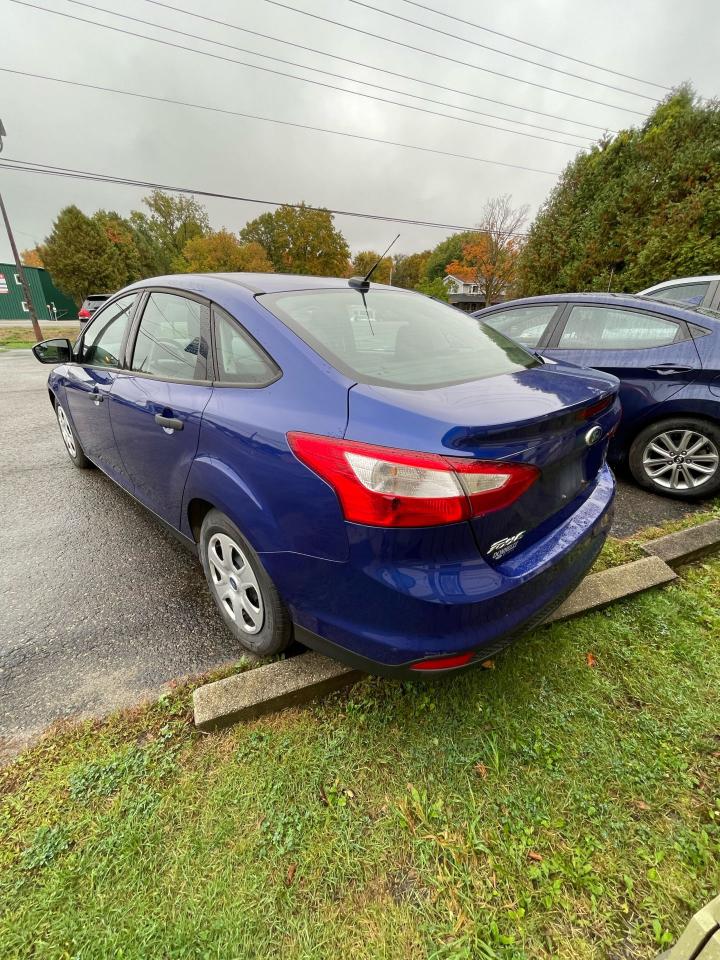 2012 Ford Focus S - Photo #3