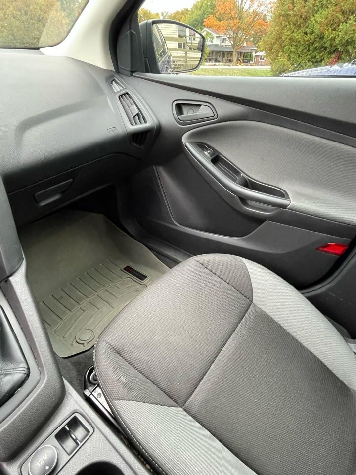 2012 Ford Focus S - Photo #9