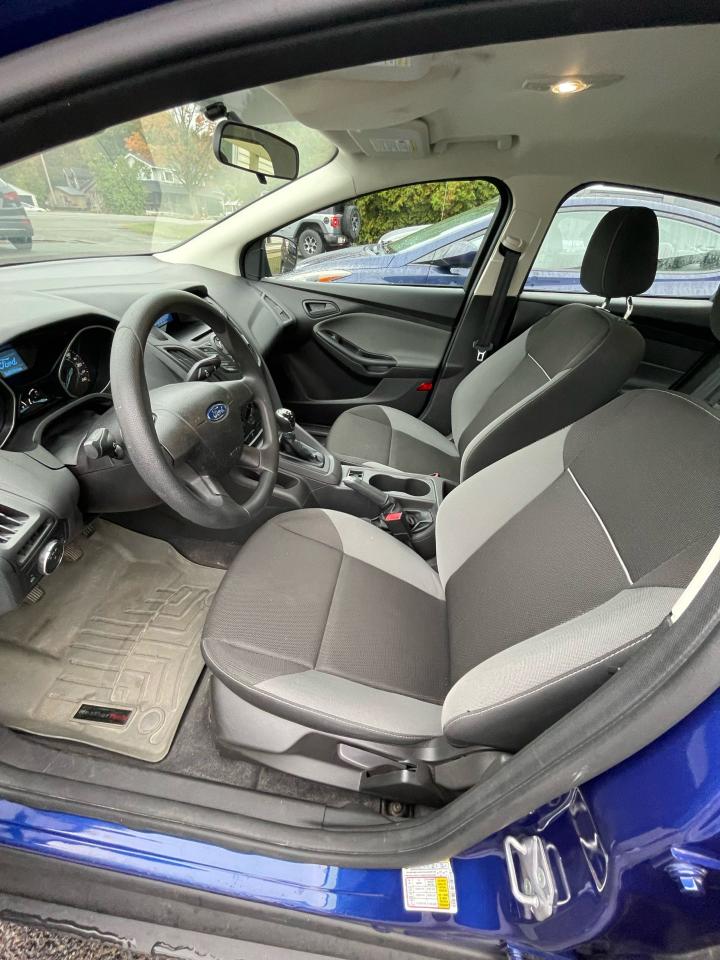 2012 Ford Focus S - Photo #5