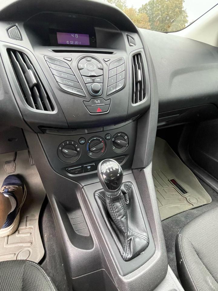 2012 Ford Focus S - Photo #8