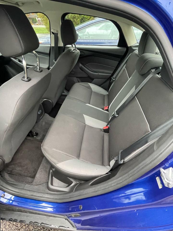 2012 Ford Focus S - Photo #10