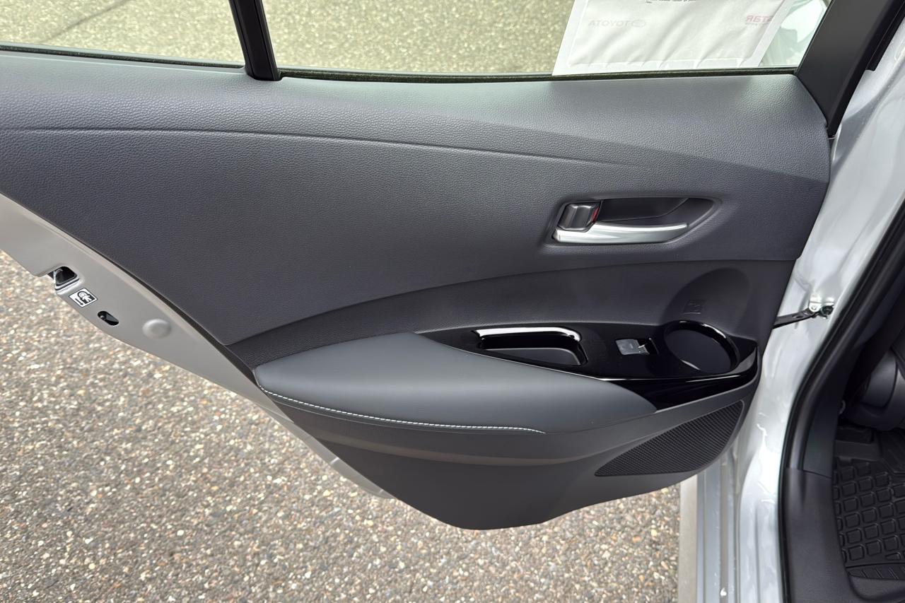 2026 Toyota Corolla Hatchback CVT SE Photo