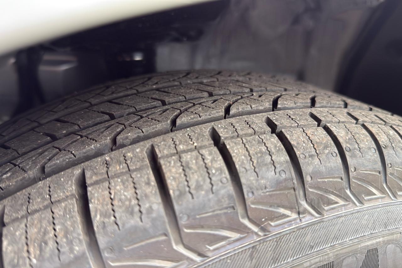 2026 Toyota Corolla Hatchback CVT SE Photo