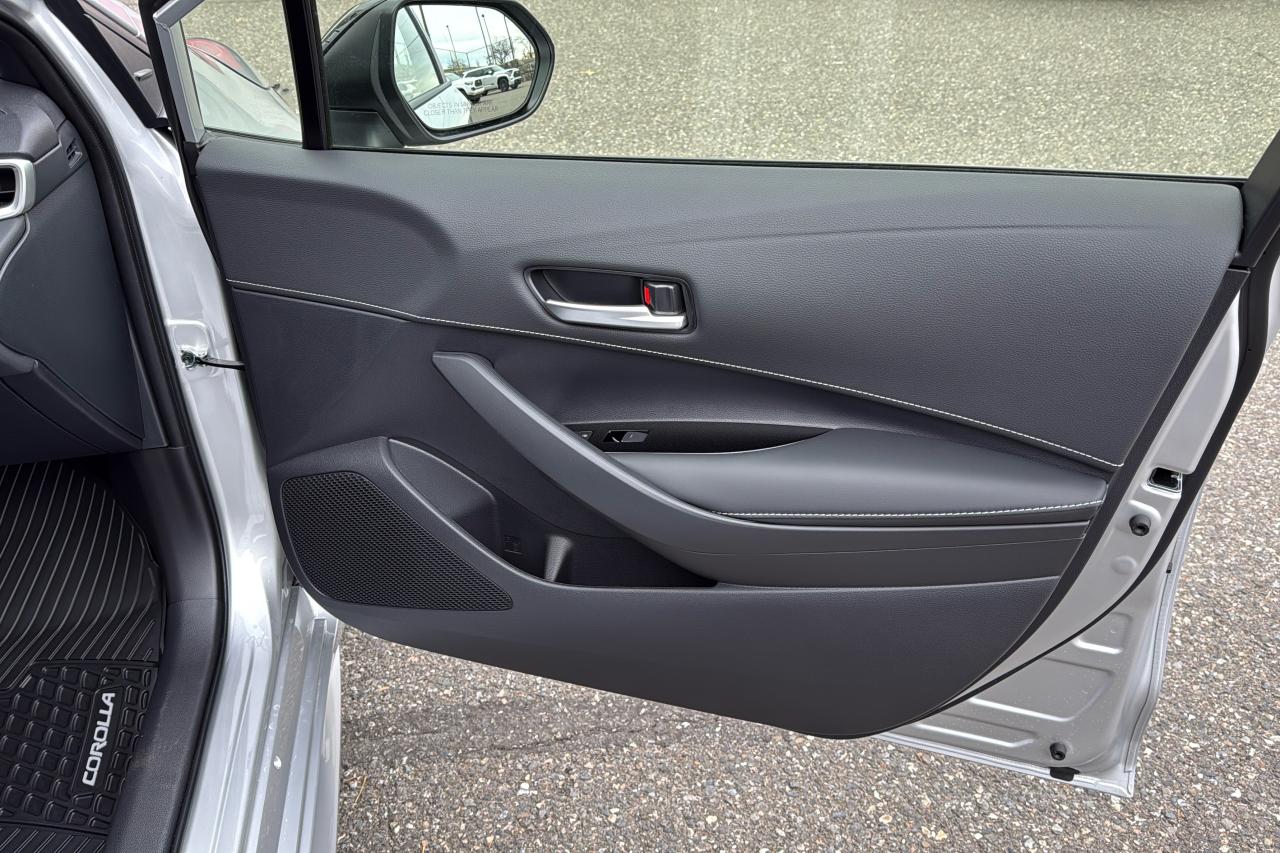 2026 Toyota Corolla Hatchback CVT SE Photo