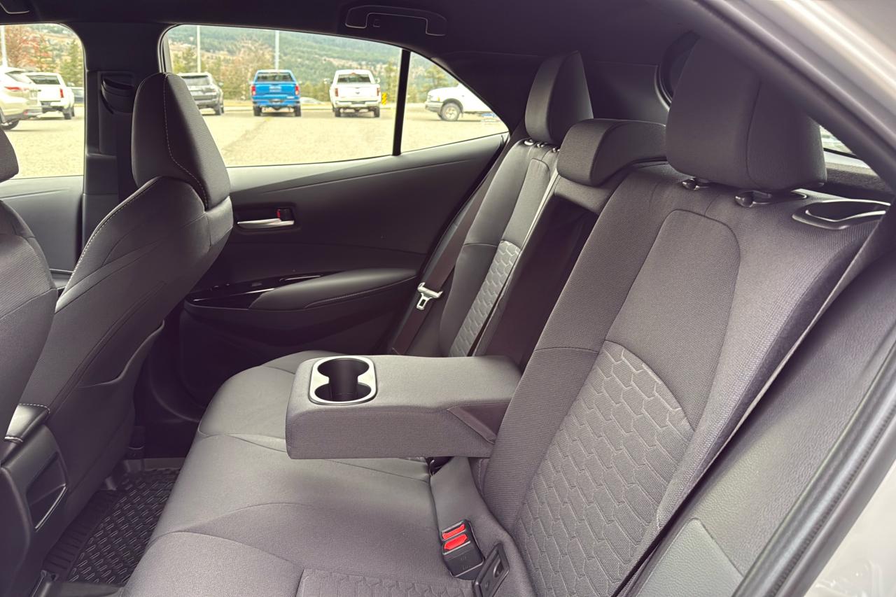 2026 Toyota Corolla Hatchback CVT SE Photo