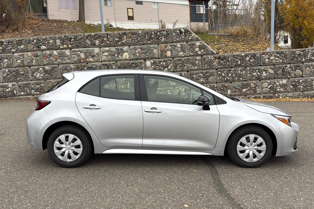 2026 Toyota Corolla Hatchback CVT SE Photo