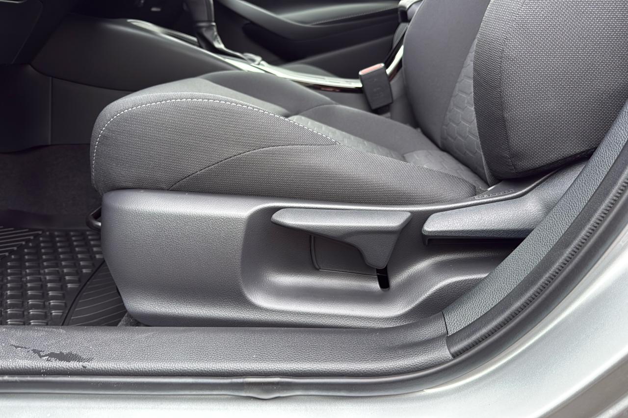 2026 Toyota Corolla Hatchback CVT SE Photo