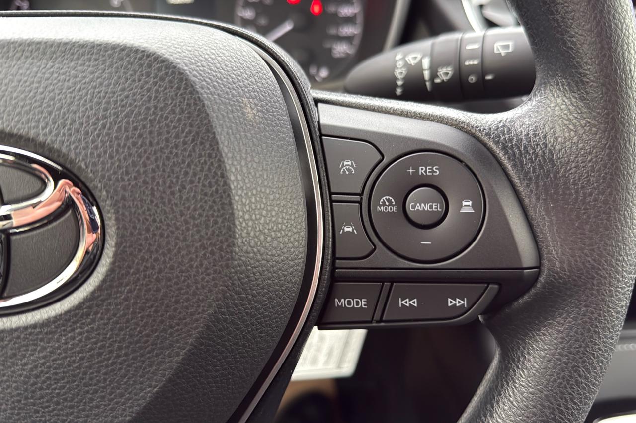 2026 Toyota Corolla Hatchback CVT SE Photo