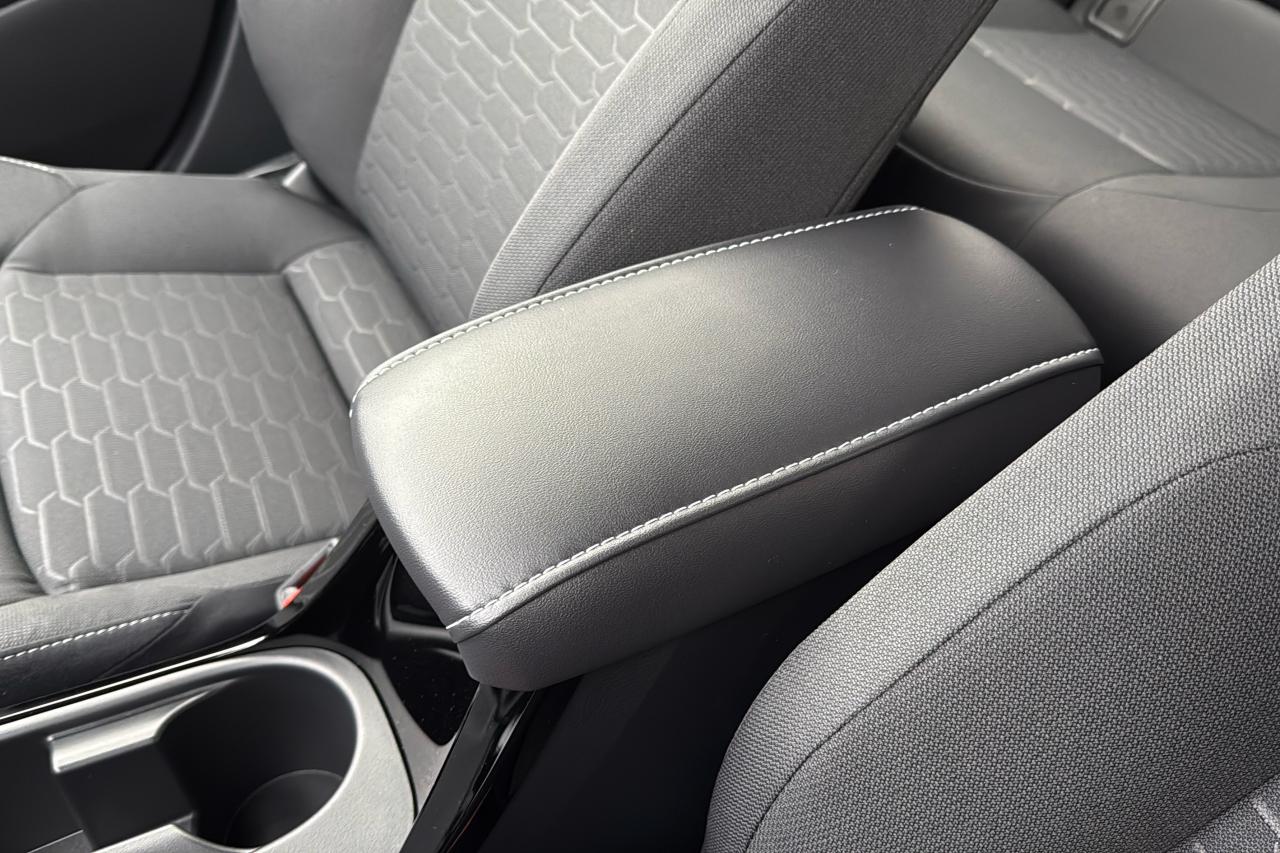 2026 Toyota Corolla Hatchback CVT SE Photo