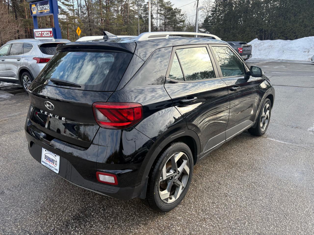 2022 Hyundai Venue Ultimate Photo