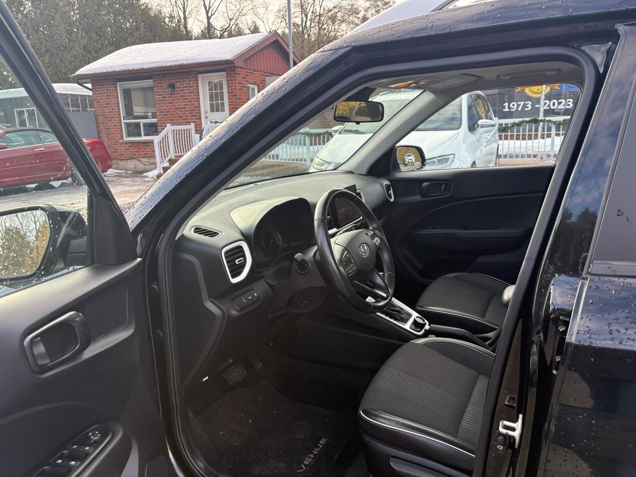 2022 Hyundai Venue Ultimate Photo