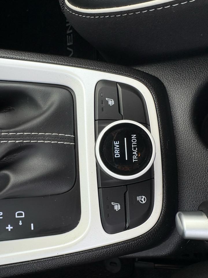 2022 Hyundai Venue Ultimate Photo