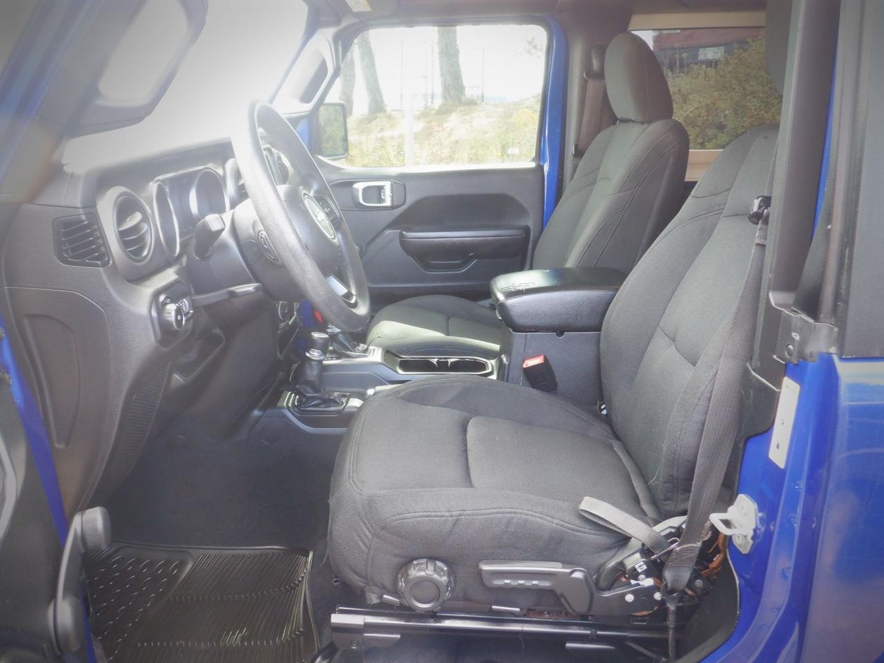 2020 Jeep Wrangler SPORT - Photo #4