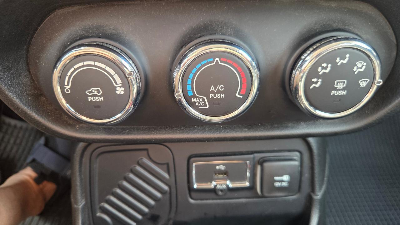 2016 Jeep Renegade Sport - Photo #17