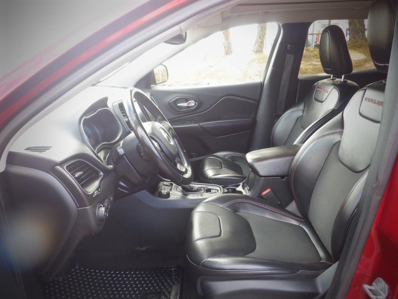 2019 Jeep Cherokee Trailhawk - Photo #4