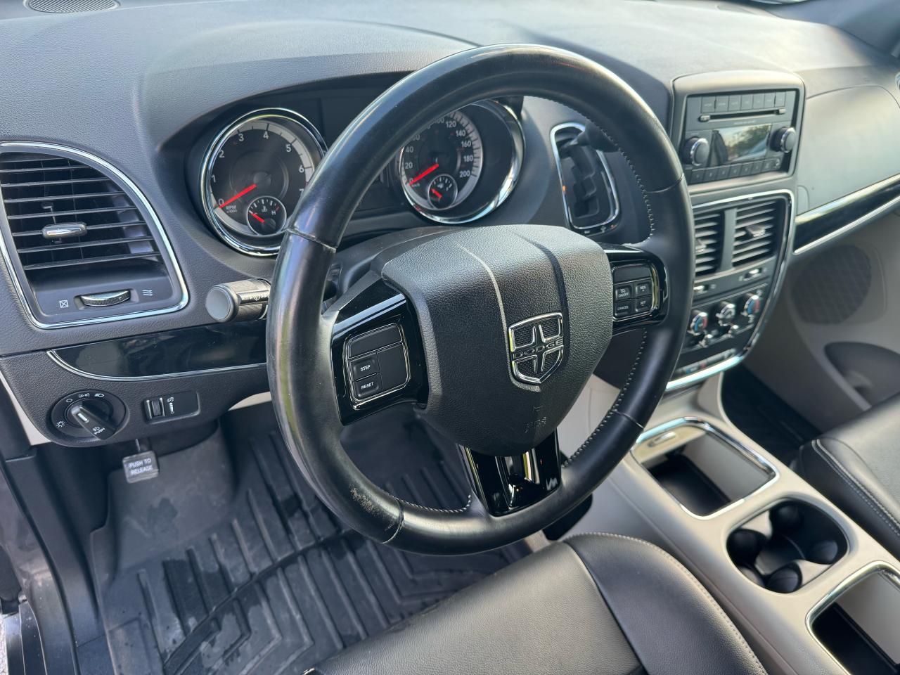 2016 Dodge Grand Caravan SXT Premium Plus - Photo #9