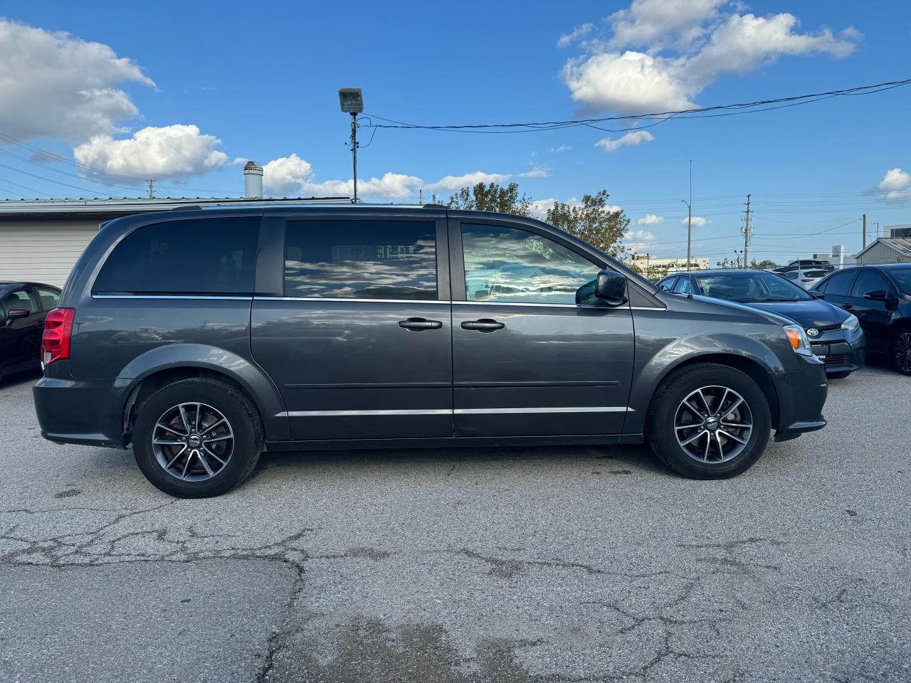 2016 Dodge Grand Caravan SXT Premium Plus Photo3