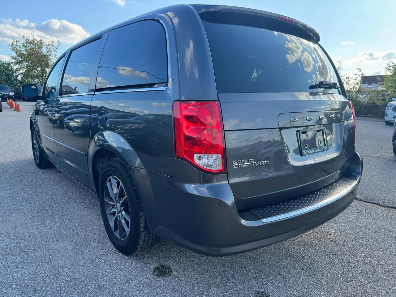 2016 Dodge Grand Caravan SXT Premium Plus - Photo #7