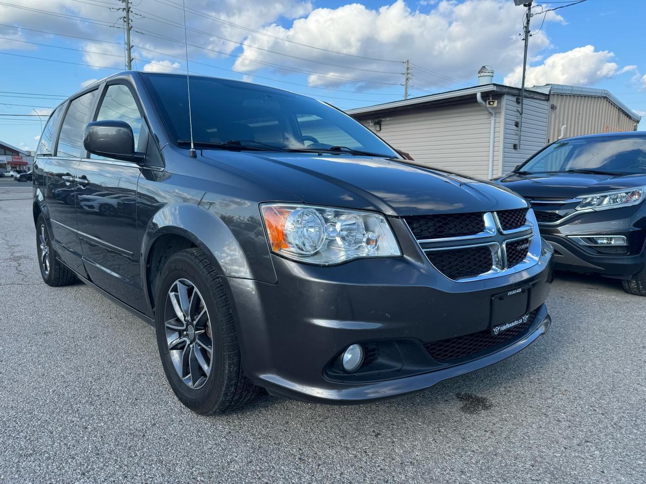 2016 Dodge Grand Caravan SXT Premium Plus Photo2