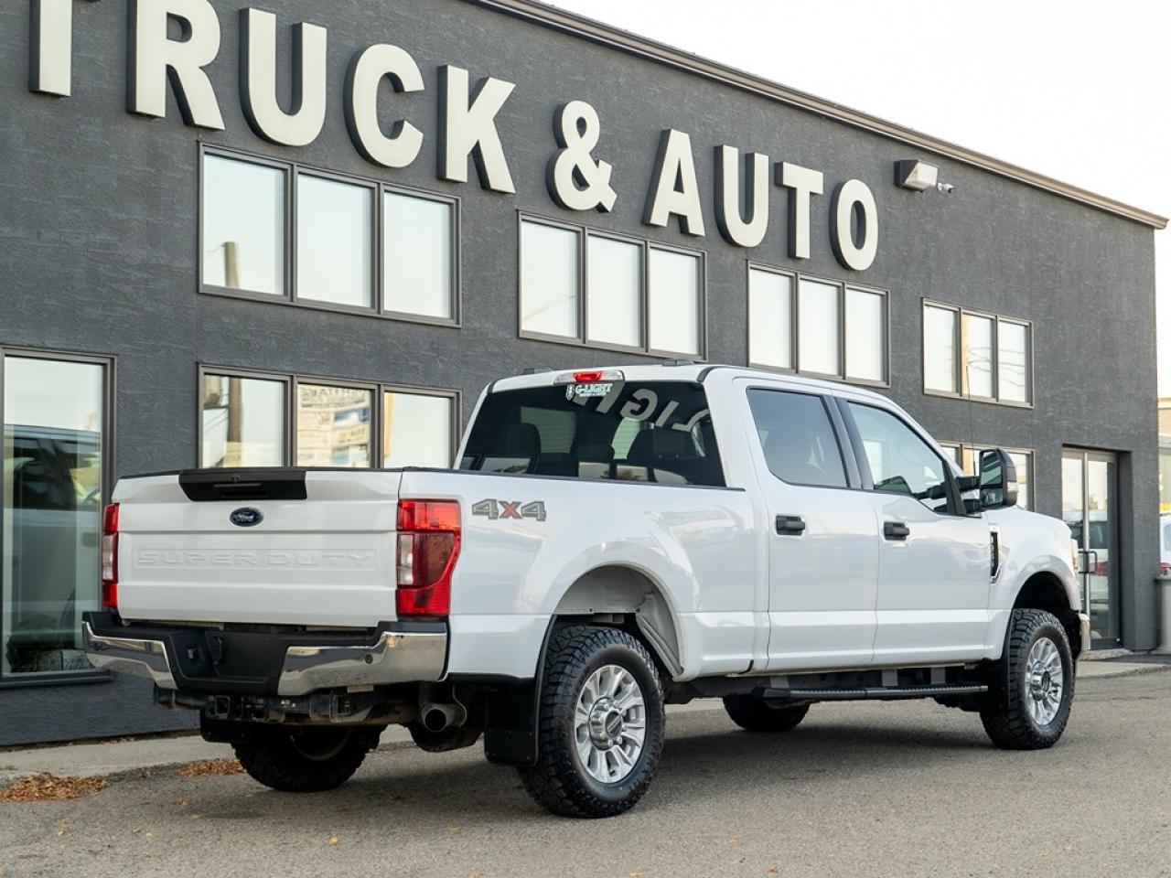 2022 Ford SUPER DUTY F-250 SRW XLT 4WD Crew Cab Photo27
