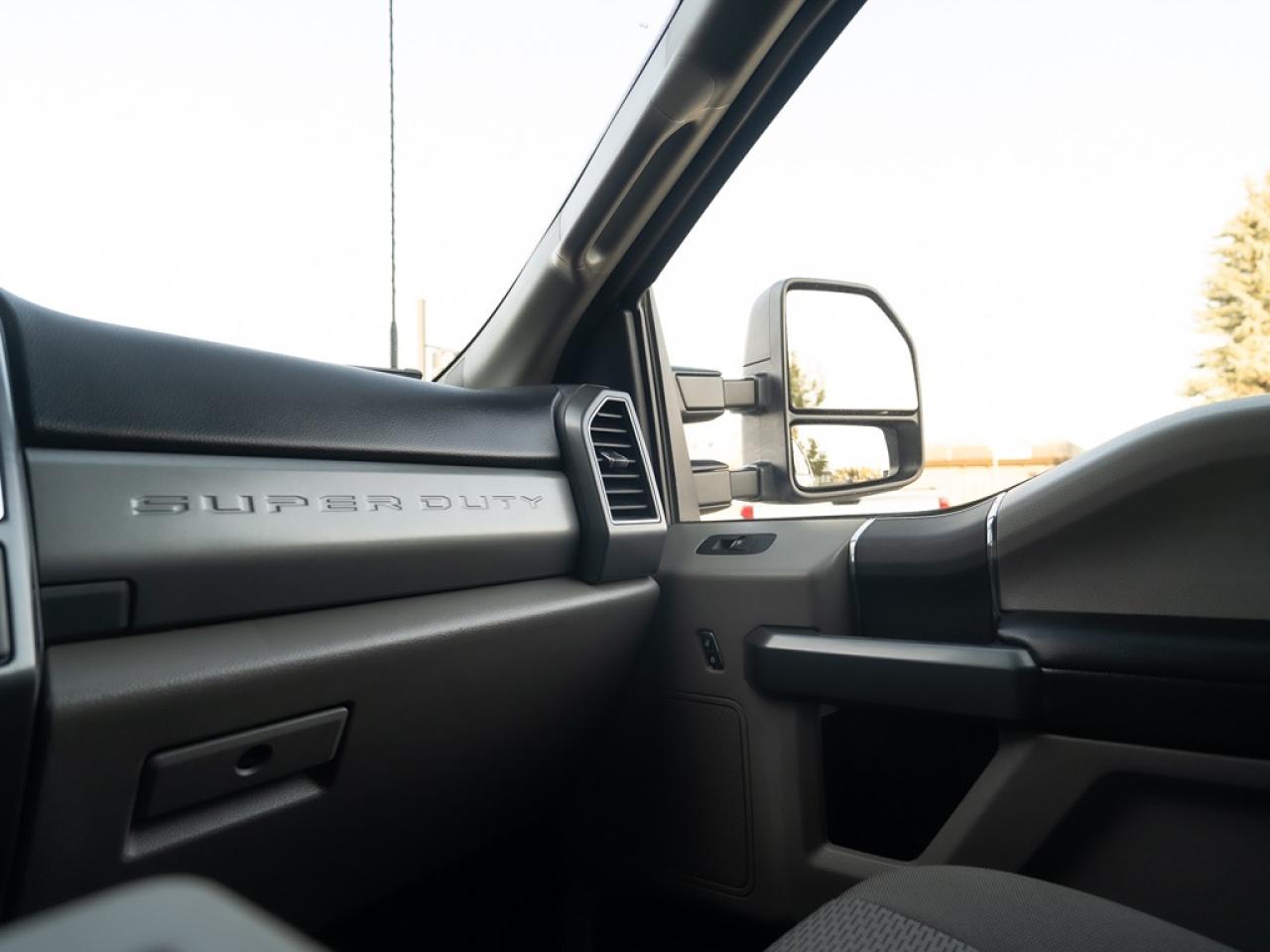 2022 Ford SUPER DUTY F-250 SRW XLT 4WD Crew Cab Photo36