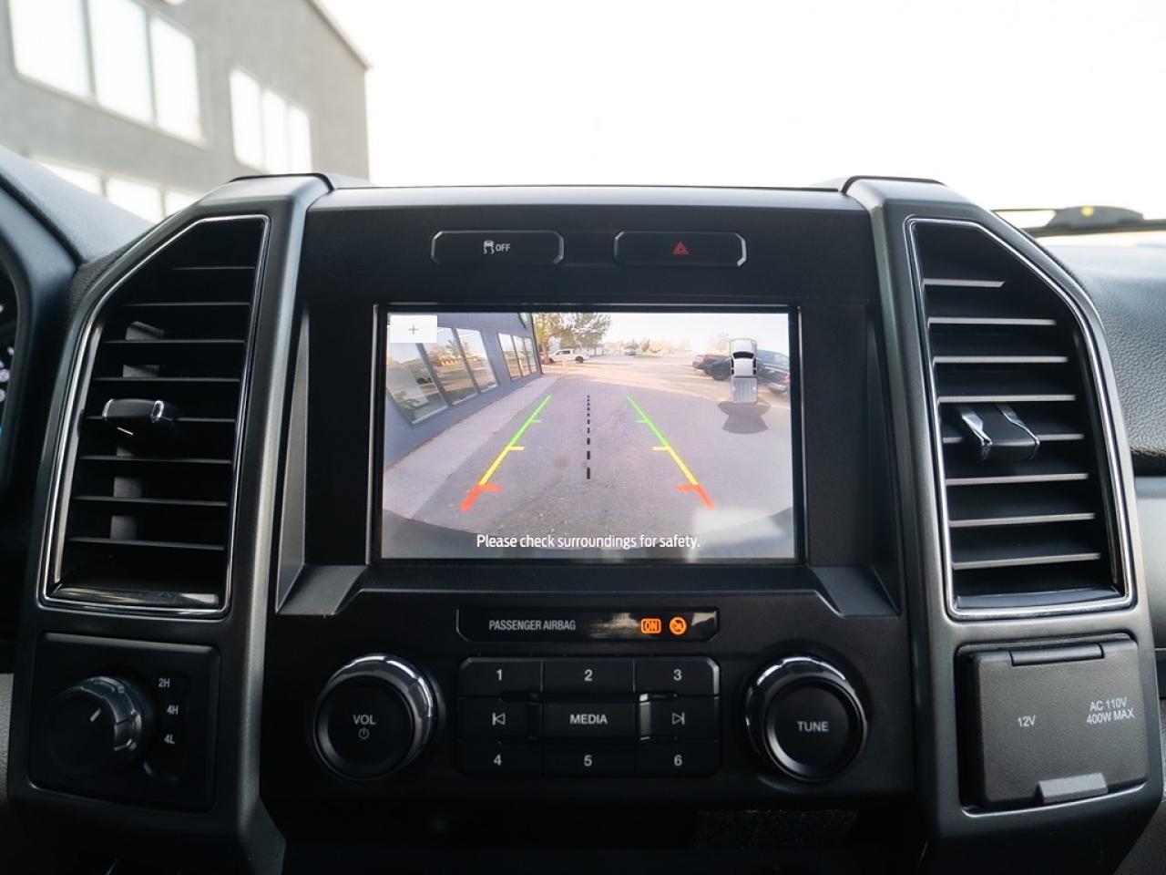 2022 Ford SUPER DUTY F-250 SRW XLT 4WD Crew Cab Photo15