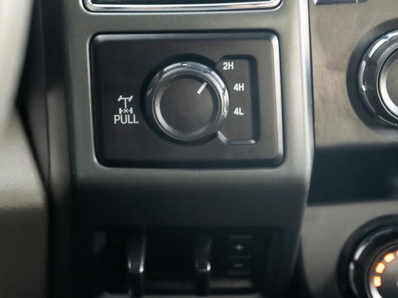 2022 Ford SUPER DUTY F-250 SRW XLT 4WD Crew Cab Photo34