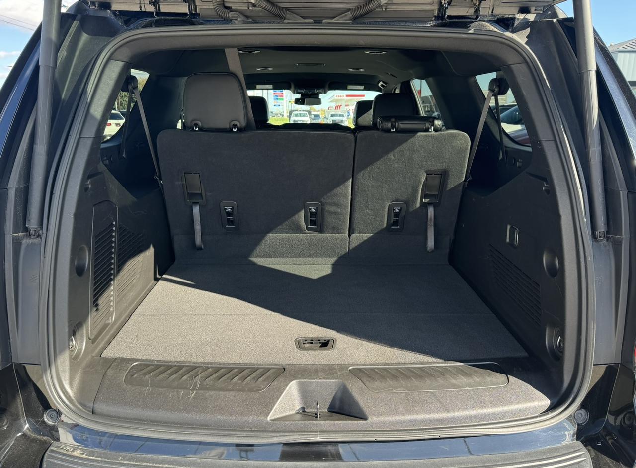 2023 Chevrolet Suburban 4WD 4dr LT Photo