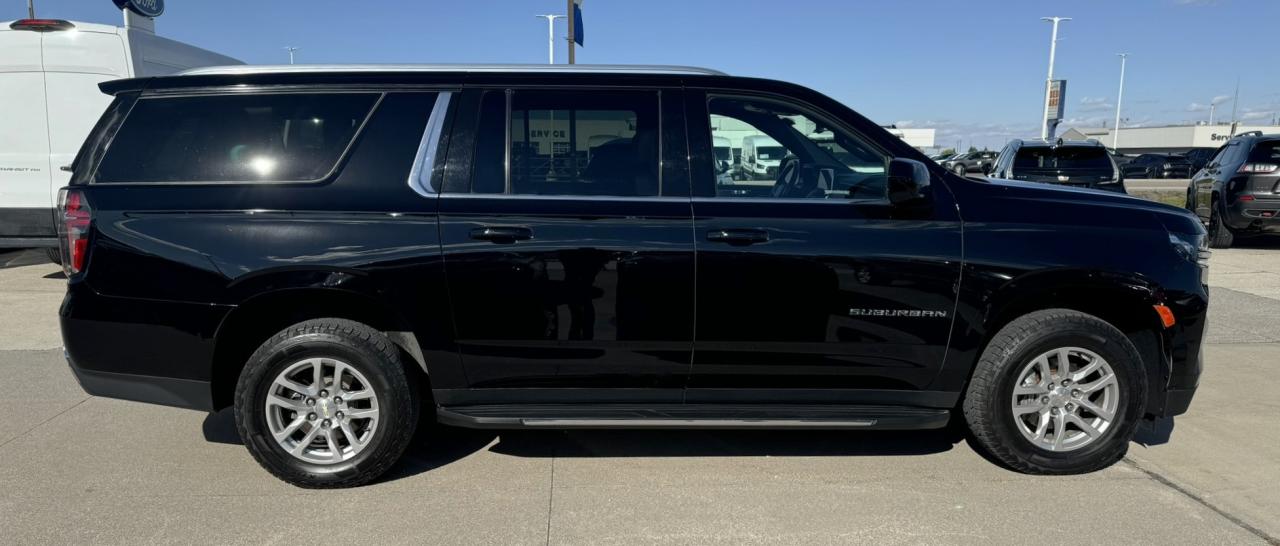 2023 Chevrolet Suburban 4WD 4dr LT Photo