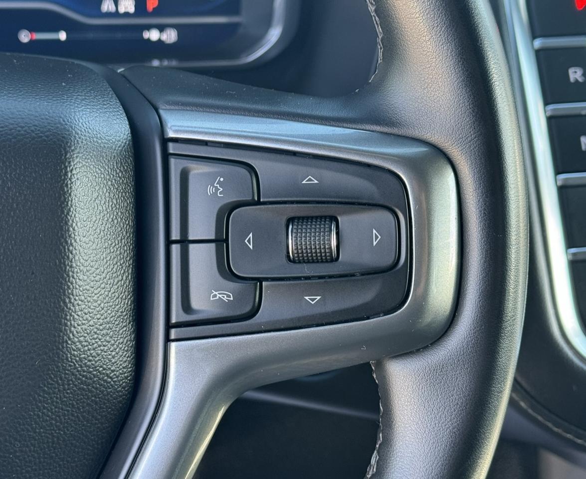 2023 Chevrolet Suburban 4WD 4dr LT Photo