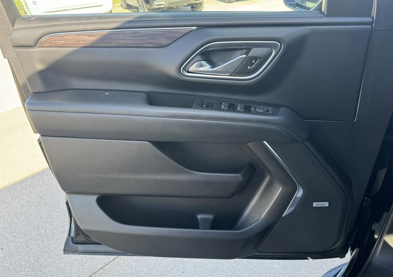 2023 Chevrolet Suburban 4WD 4dr LT Photo