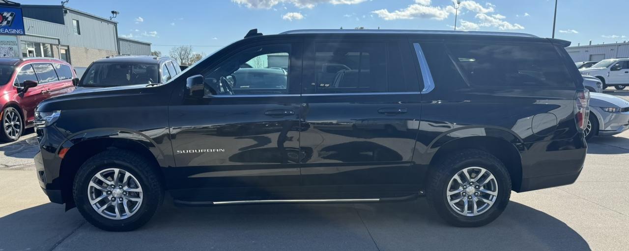 2023 Chevrolet Suburban 4WD 4dr LT Photo