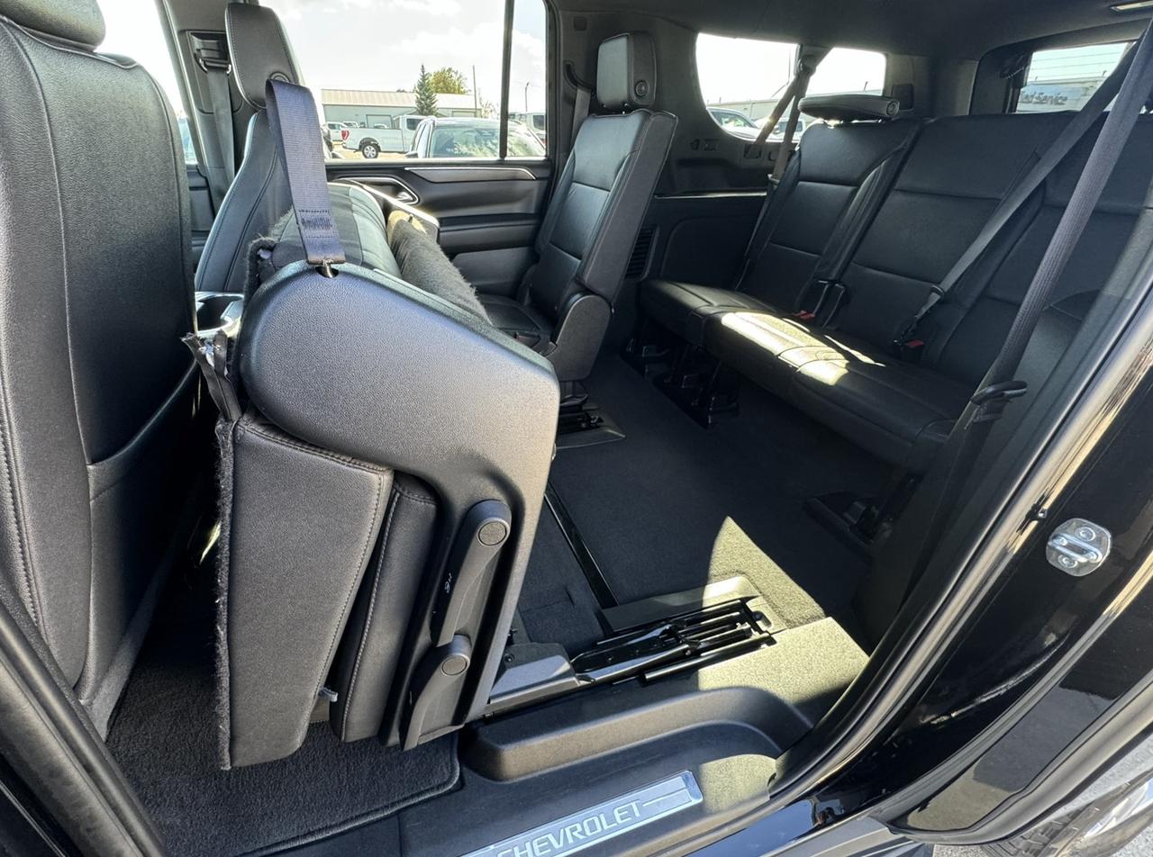 2023 Chevrolet Suburban 4WD 4dr LT Photo