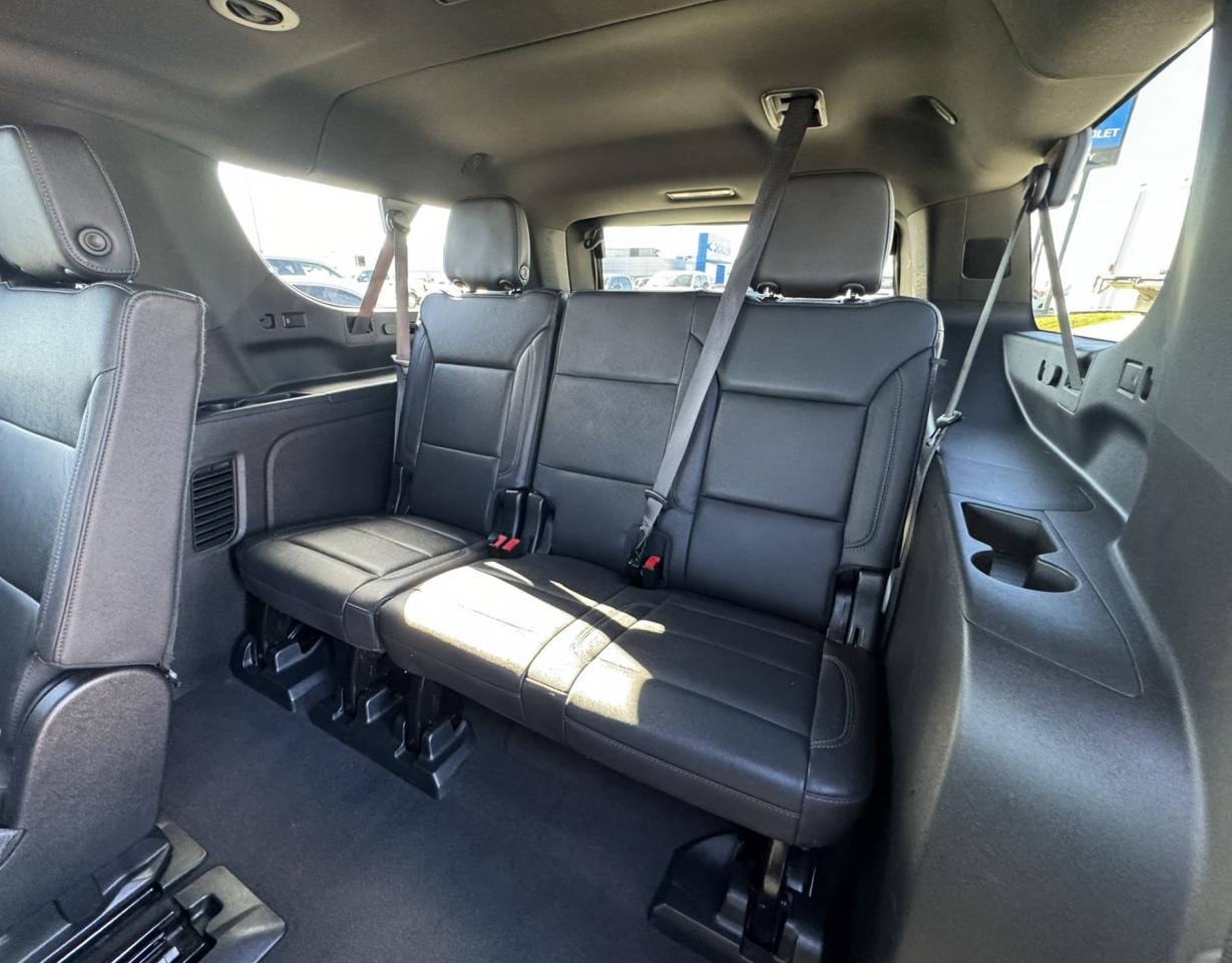 2023 Chevrolet Suburban 4WD 4dr LT Photo