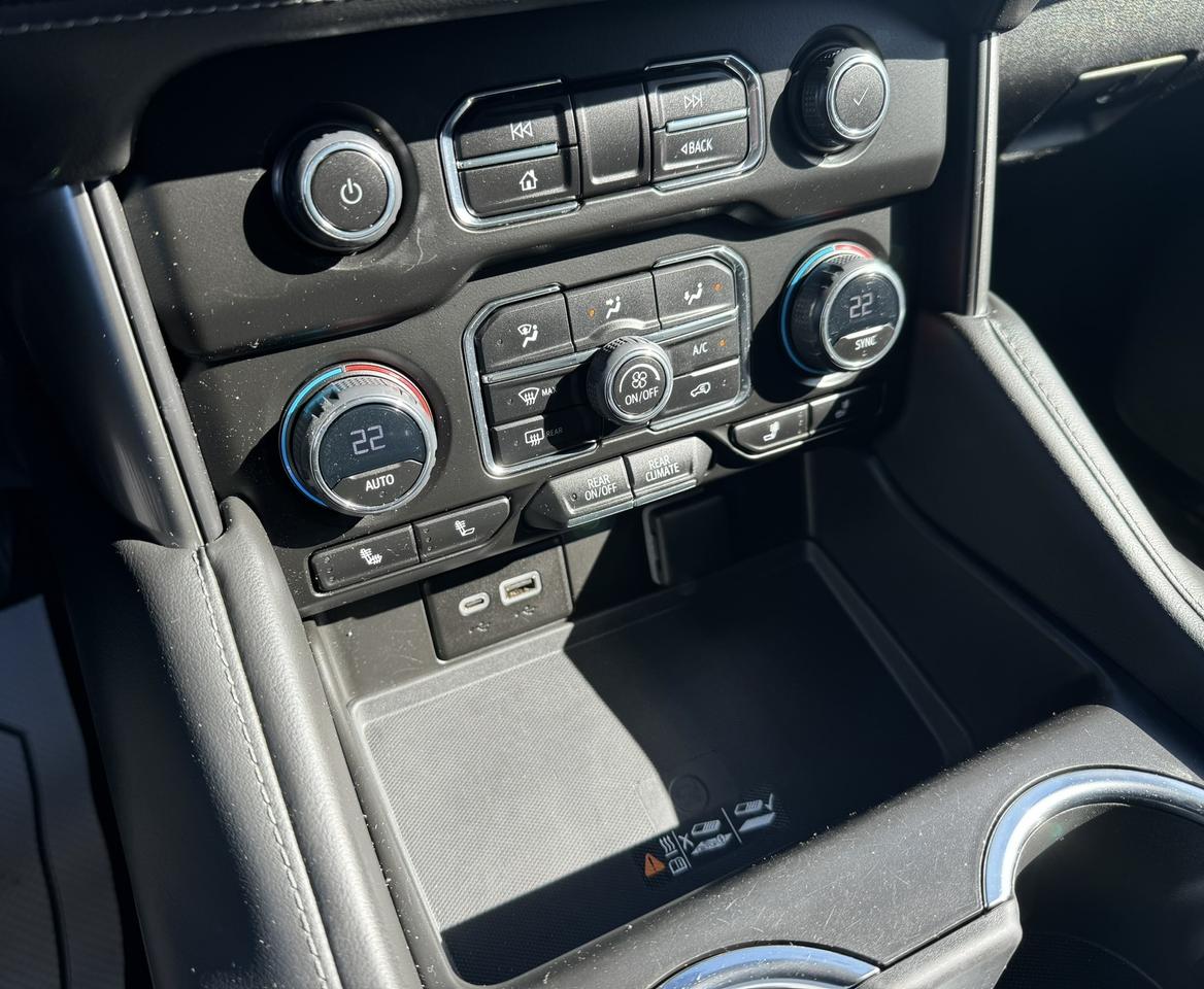 2023 Chevrolet Suburban 4WD 4dr LT Photo