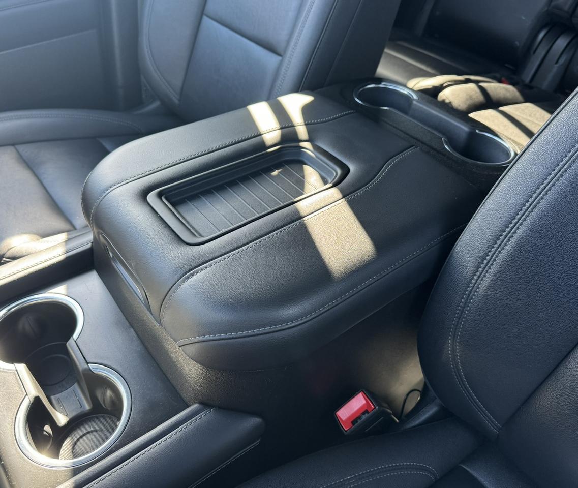 2023 Chevrolet Suburban 4WD 4dr LT Photo