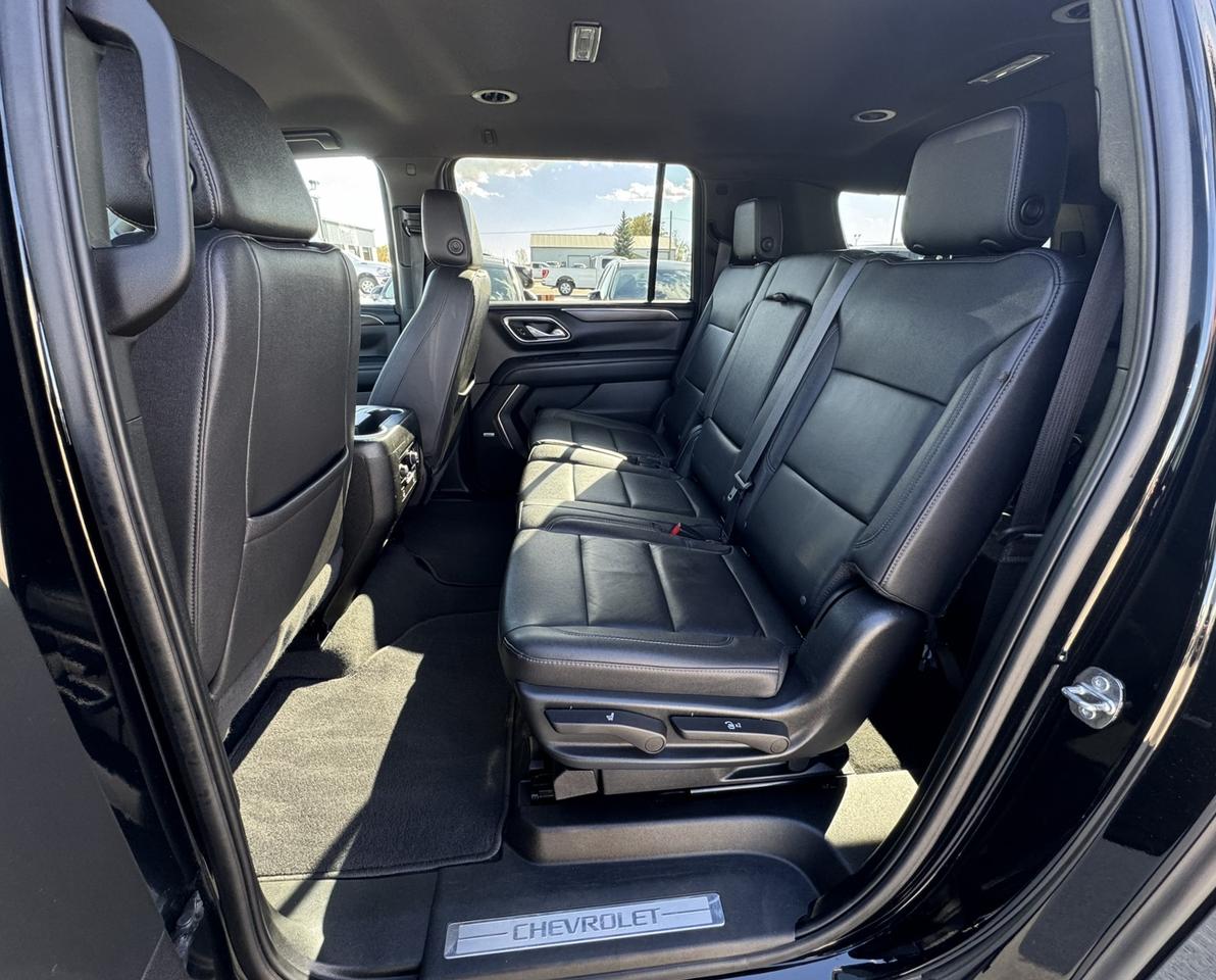 2023 Chevrolet Suburban 4WD 4dr LT Photo