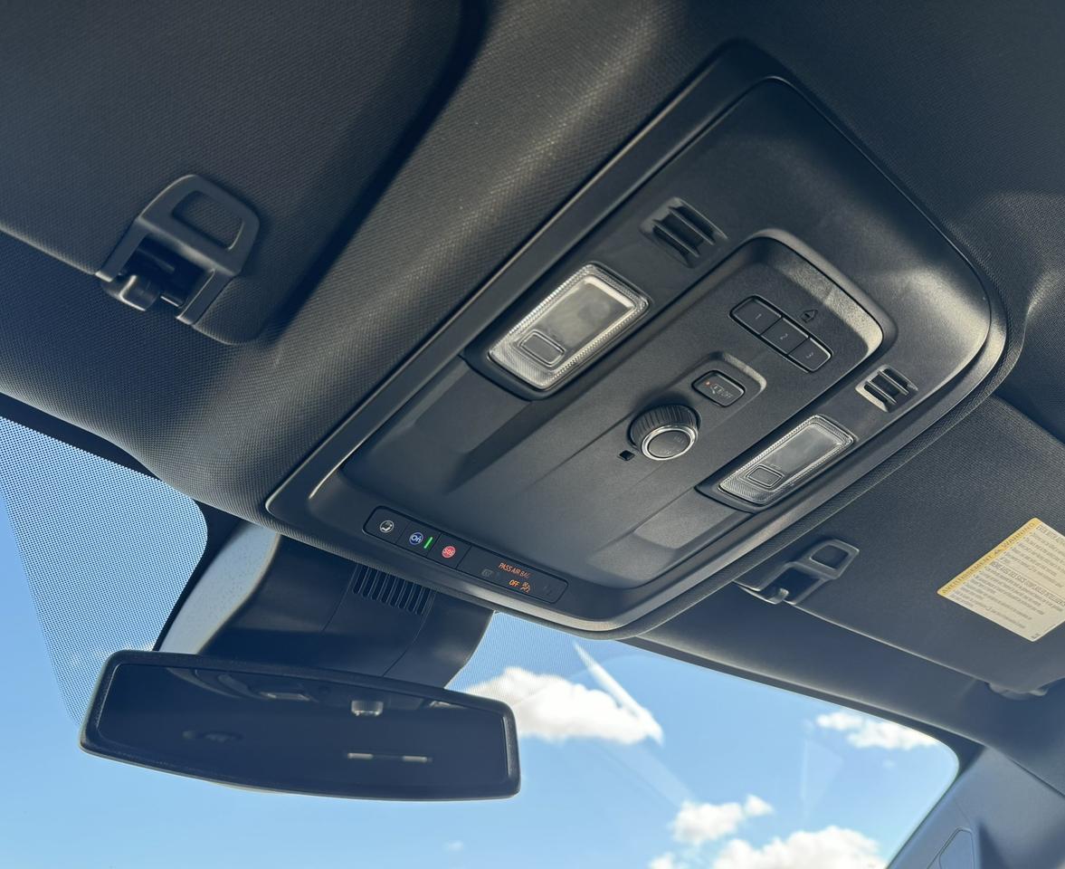 2023 Chevrolet Suburban 4WD 4dr LT Photo