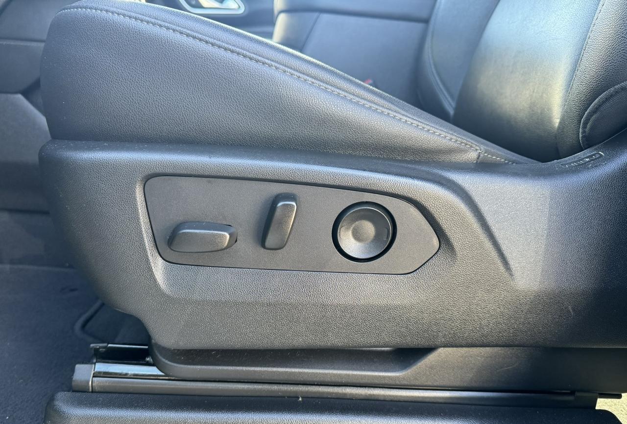 2023 Chevrolet Suburban 4WD 4dr LT Photo