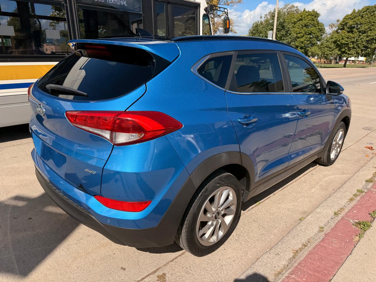 2017 Hyundai Tucson AWD 4DR 2.0L LUXURY - Photo #9