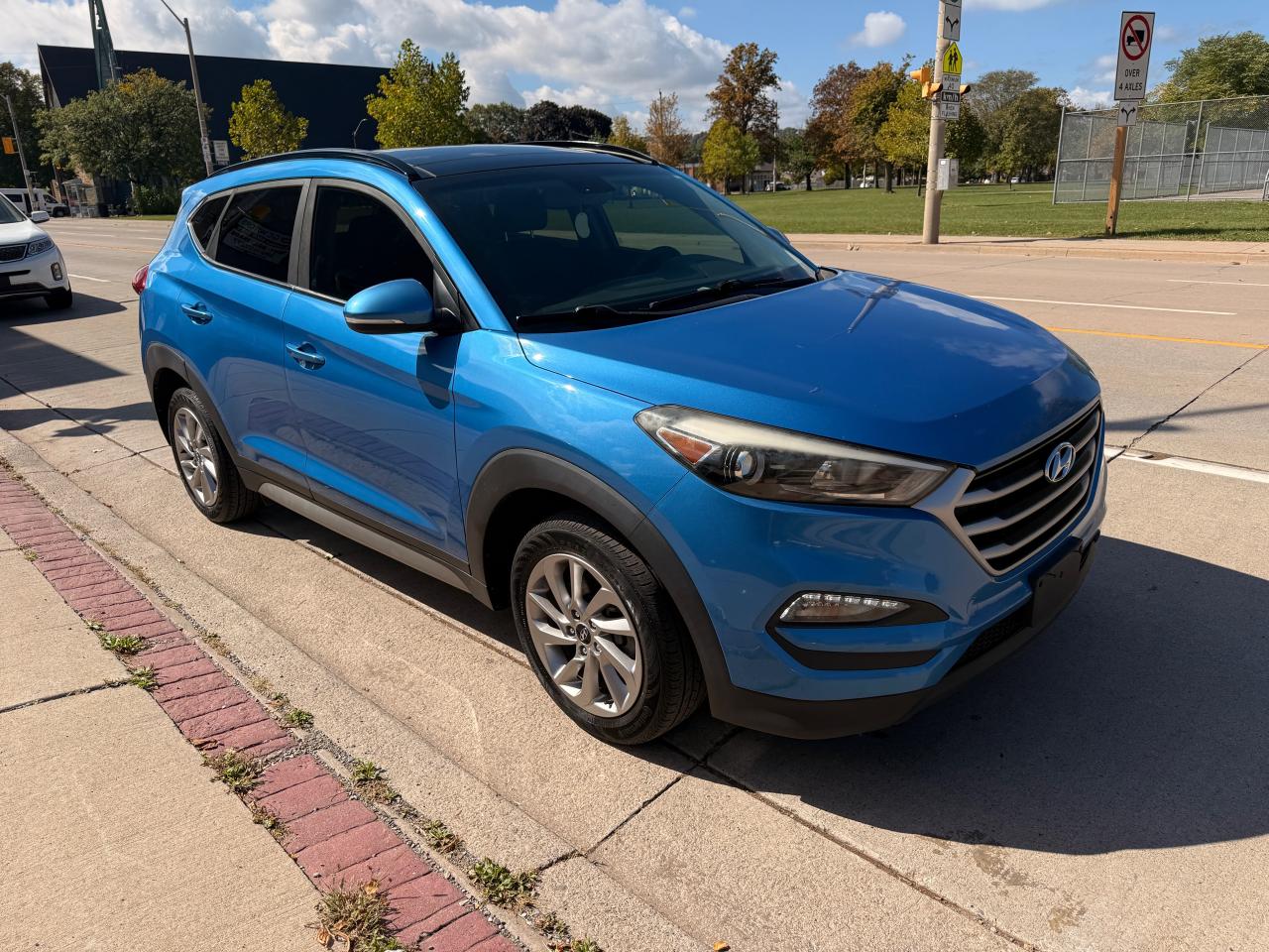 2017 Hyundai Tucson AWD 4DR 2.0L LUXURY - Photo #6