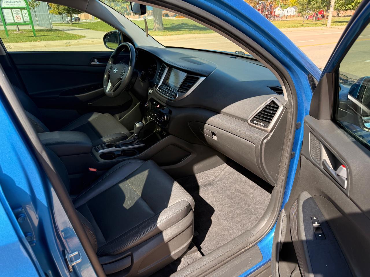 2017 Hyundai Tucson AWD 4DR 2.0L LUXURY - Photo #23