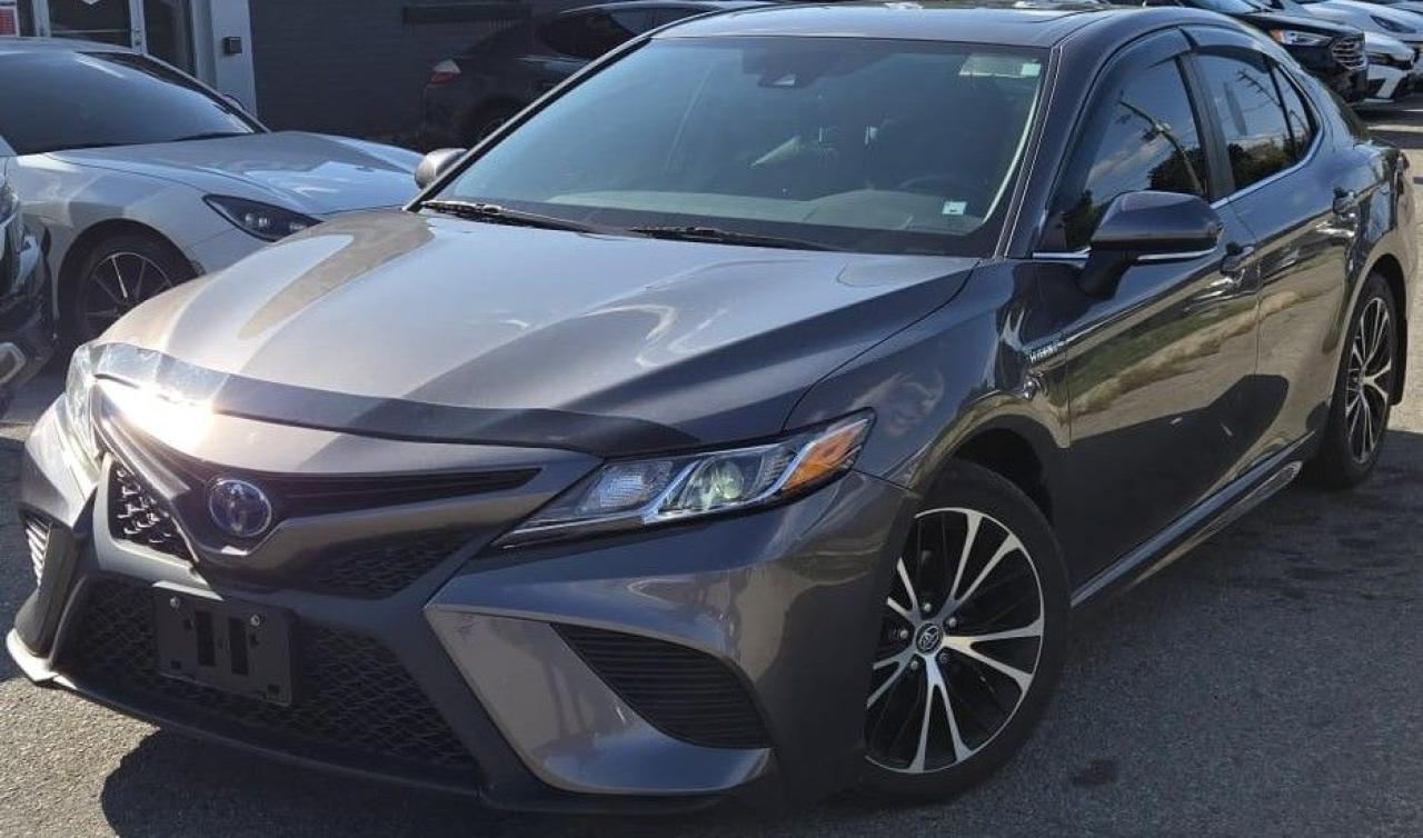 Used 2020 Toyota Camry SE/ HYBRID / NO ACCIDENTS / LEATHER / ROOF/ LOW KM for sale in Cambridge, ON