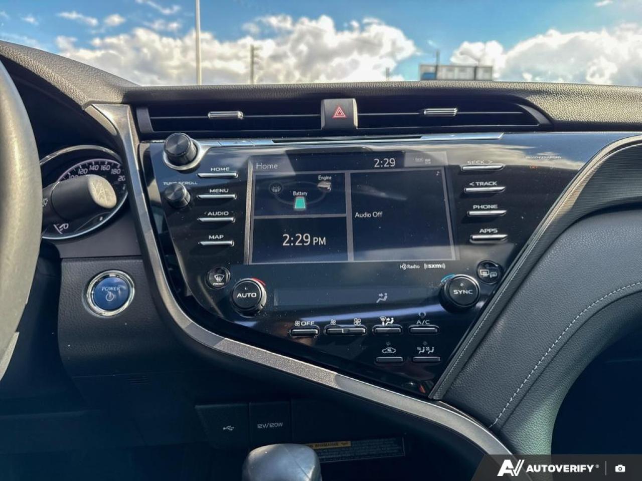 2020 Toyota Camry SE UPGRADE/ HYBRID / NO ACCIDENTS / LEATHER / ROOF - Photo #15