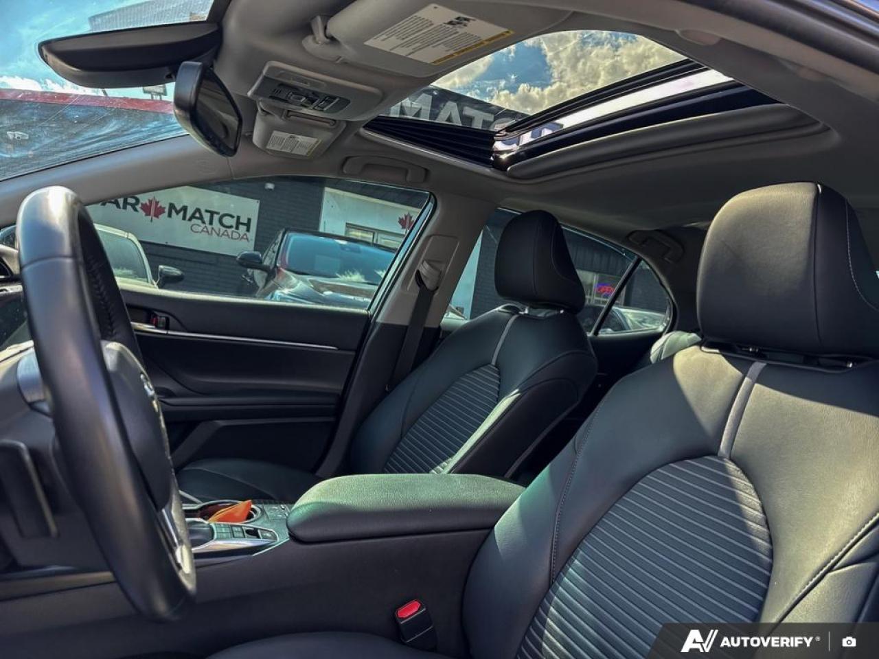 2020 Toyota Camry SE UPGRADE/ HYBRID / NO ACCIDENTS / LEATHER / ROOF - Photo #10