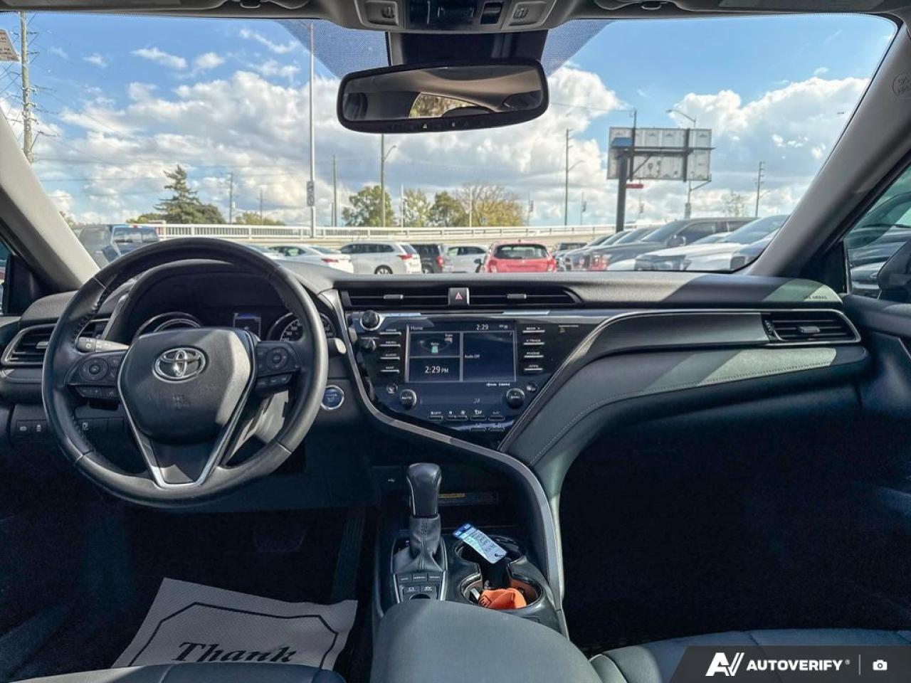 2020 Toyota Camry SE UPGRADE/ HYBRID / NO ACCIDENTS / LEATHER / ROOF - Photo #12