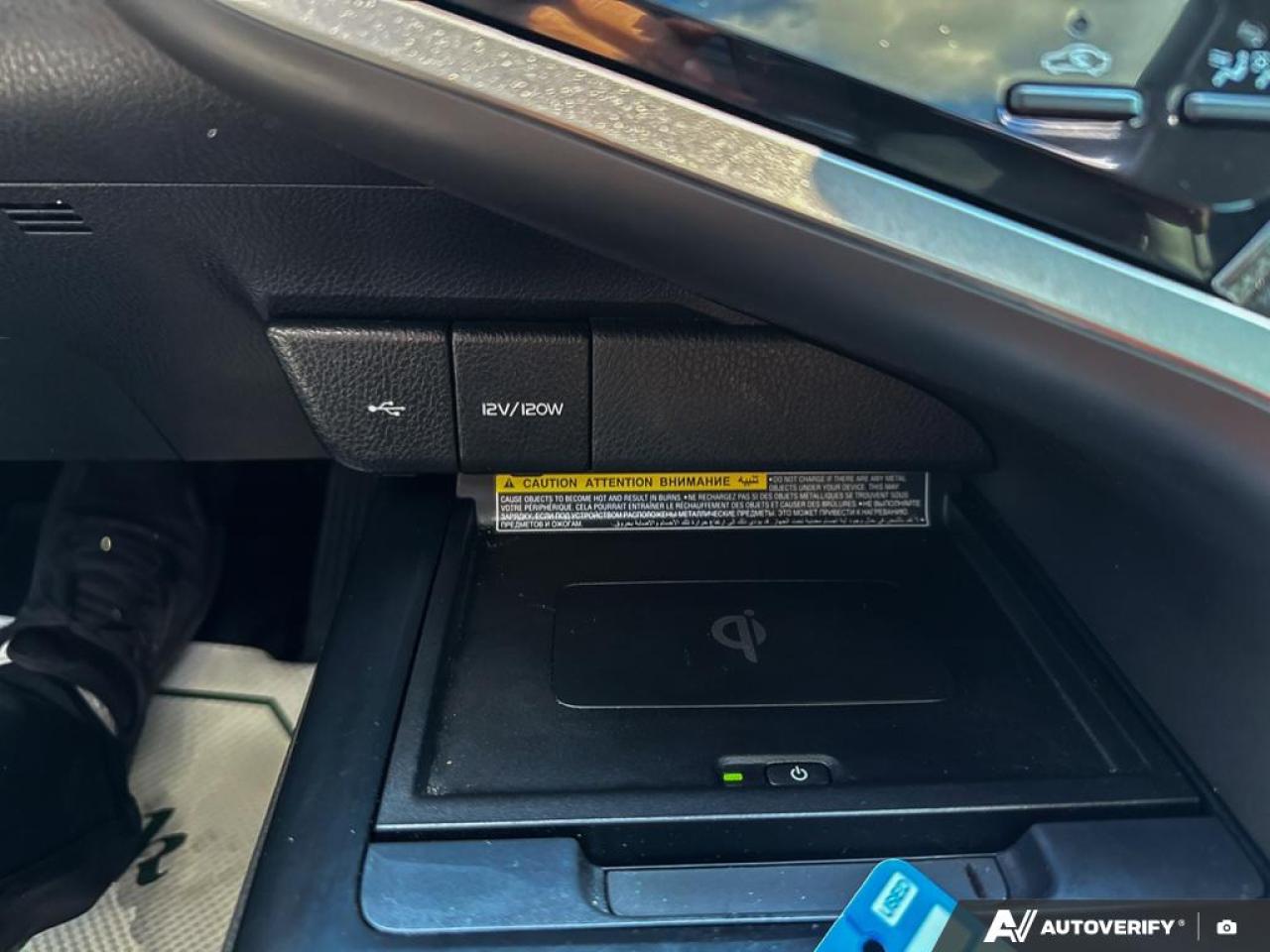 2020 Toyota Camry SE UPGRADE/ HYBRID / NO ACCIDENTS / LEATHER / ROOF - Photo #17