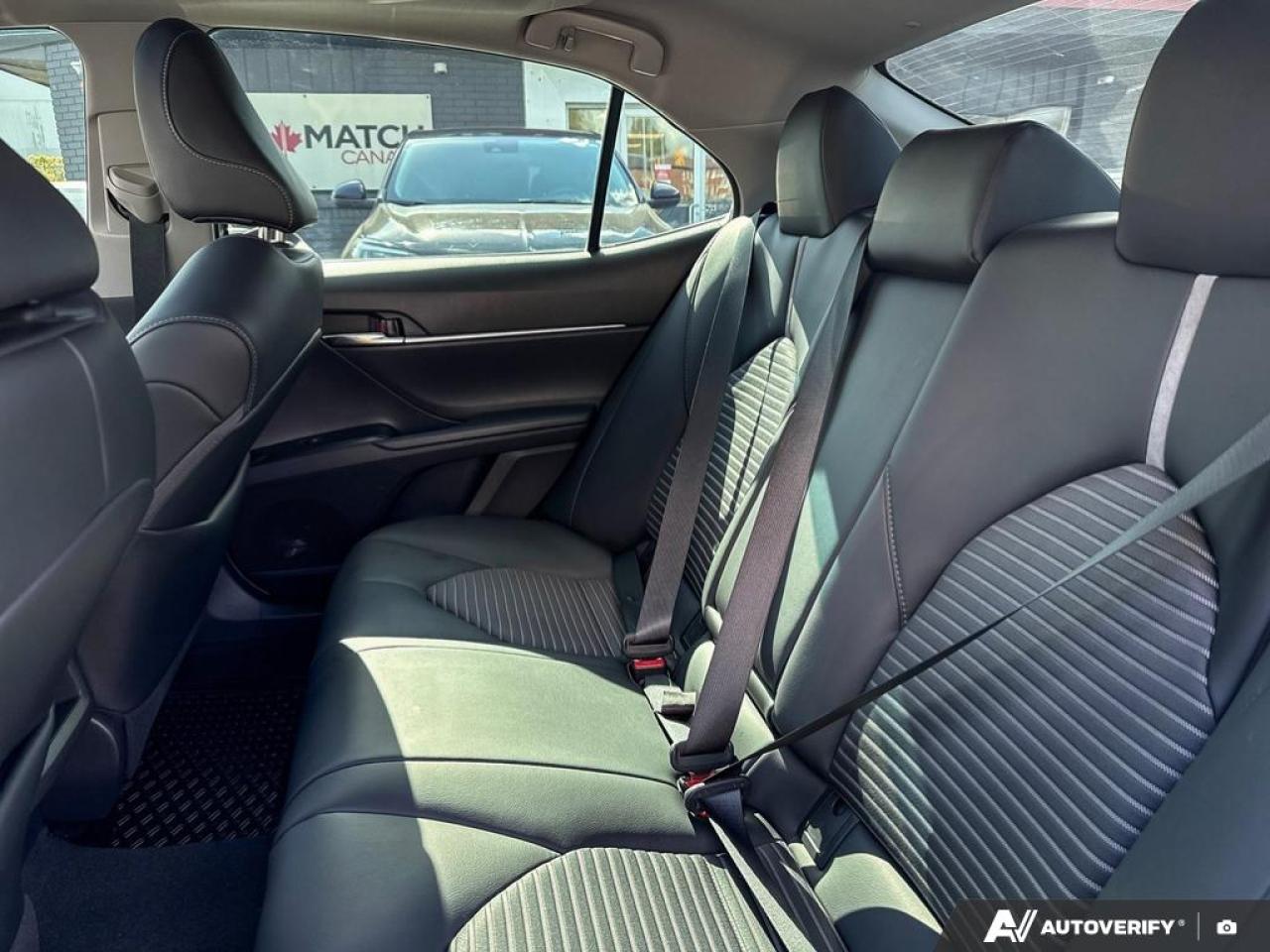2020 Toyota Camry SE UPGRADE/ HYBRID / NO ACCIDENTS / LEATHER / ROOF - Photo #11